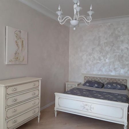 Luxury Apartment In The Center 키시나우 외부 사진