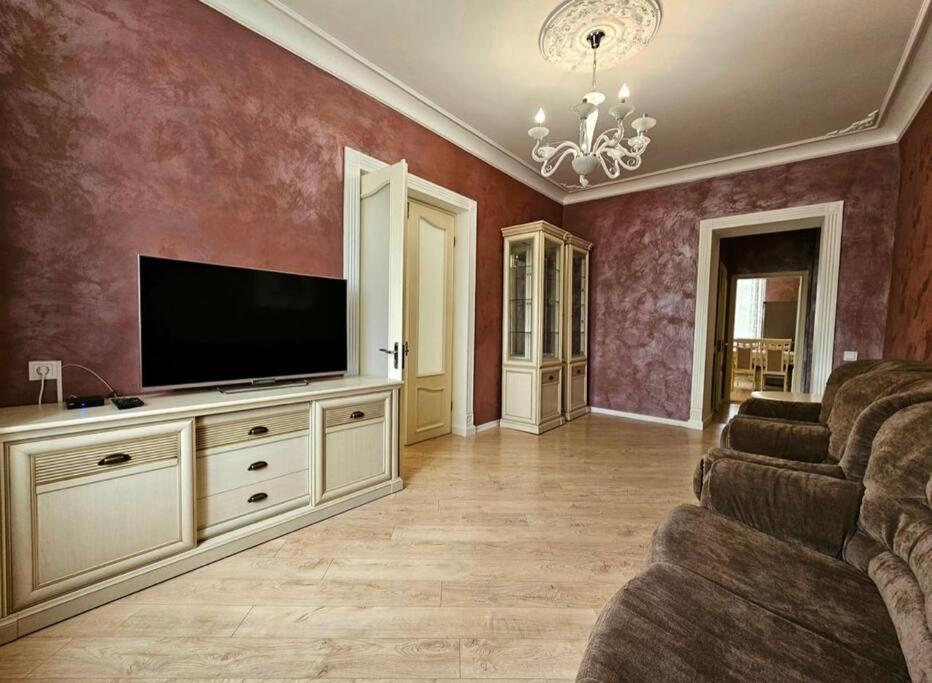 Luxury Apartment In The Center 키시나우 외부 사진