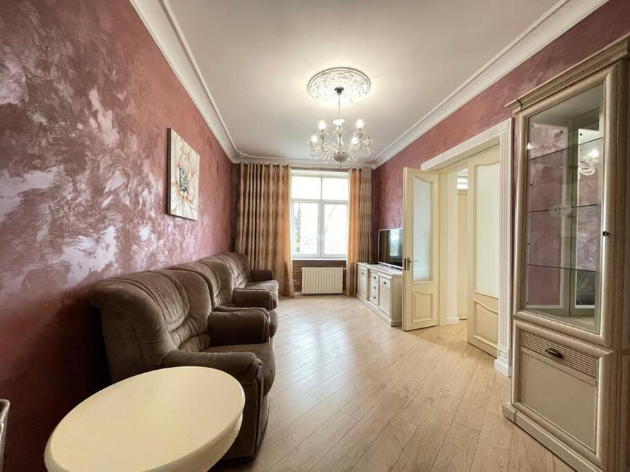 Luxury Apartment In The Center 키시나우 외부 사진